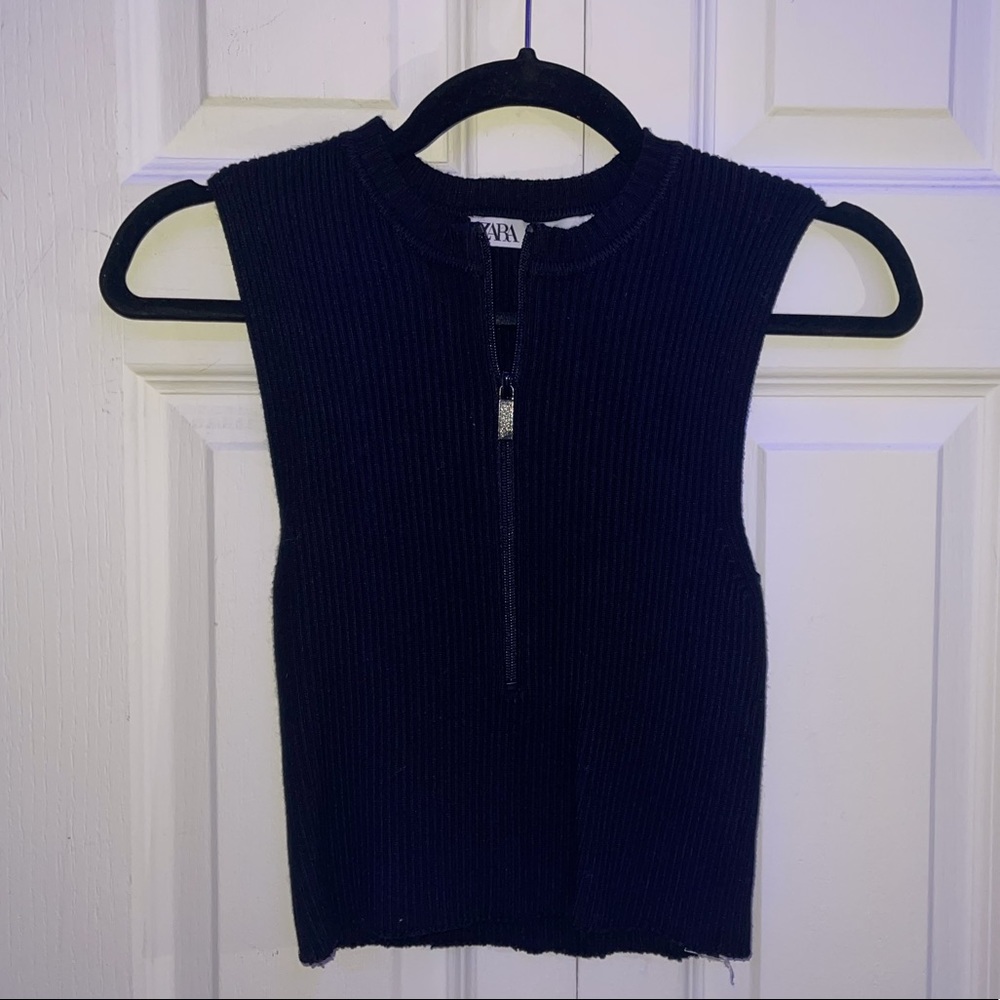 Zara Knit Sleevless Zip up Crop Top Black Size M